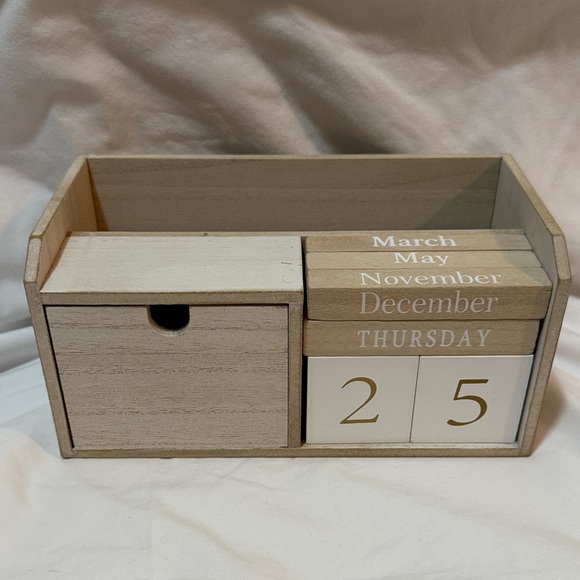 no brand Other - NWOT Rustic Cream Colored Wooden Calendar Mail Organizer